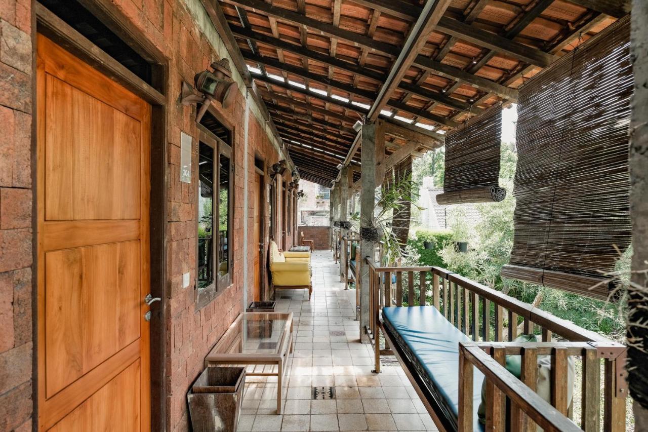 Djajanti House Panzió Semarang Kültér fotó