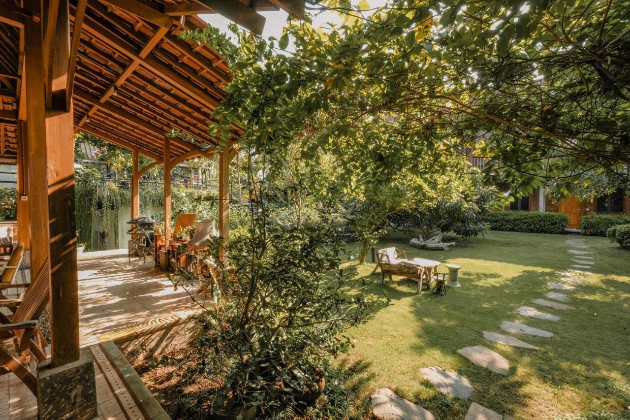 Djajanti House Panzió Semarang Kültér fotó