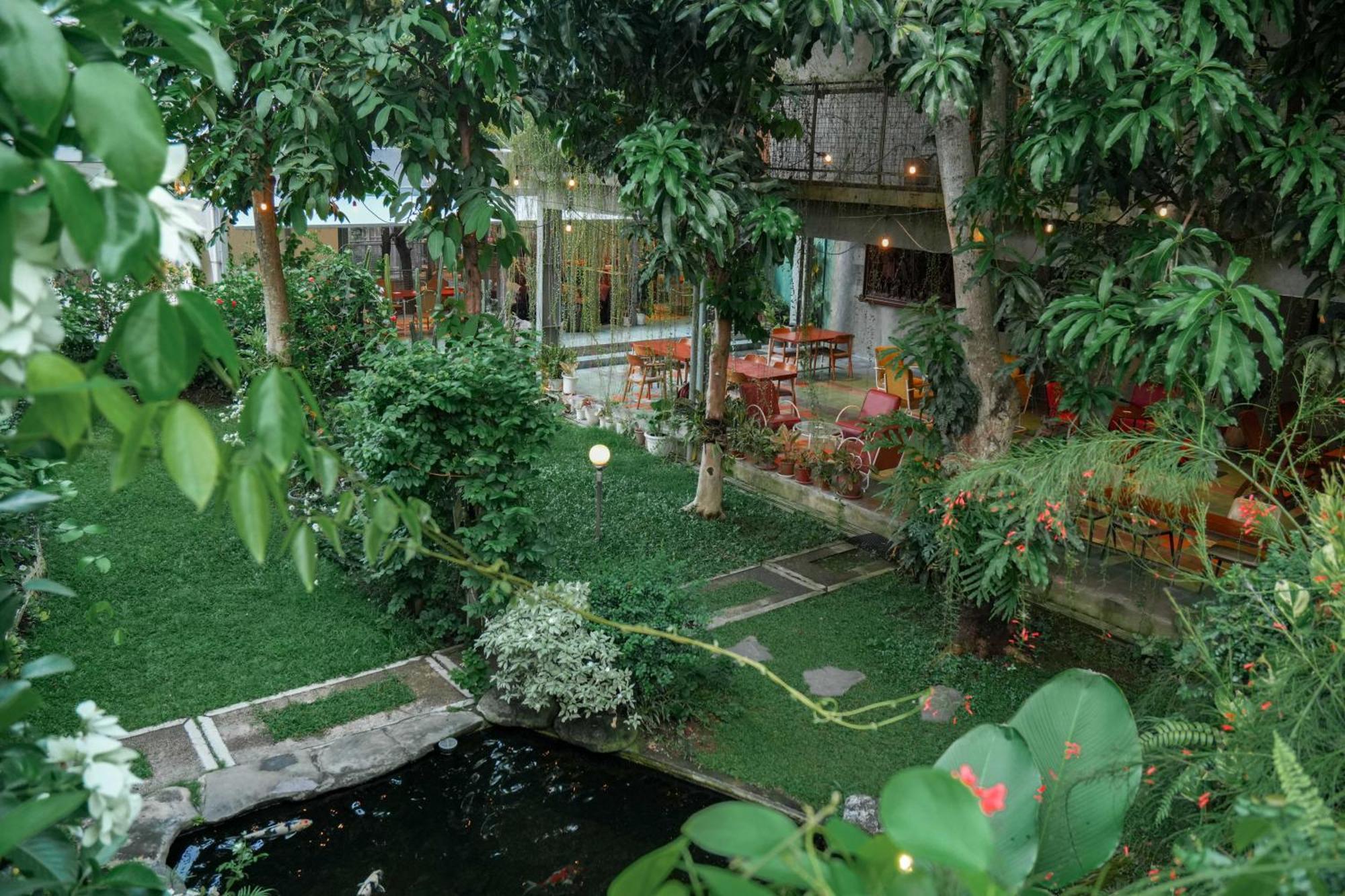 Djajanti House Panzió Semarang Kültér fotó